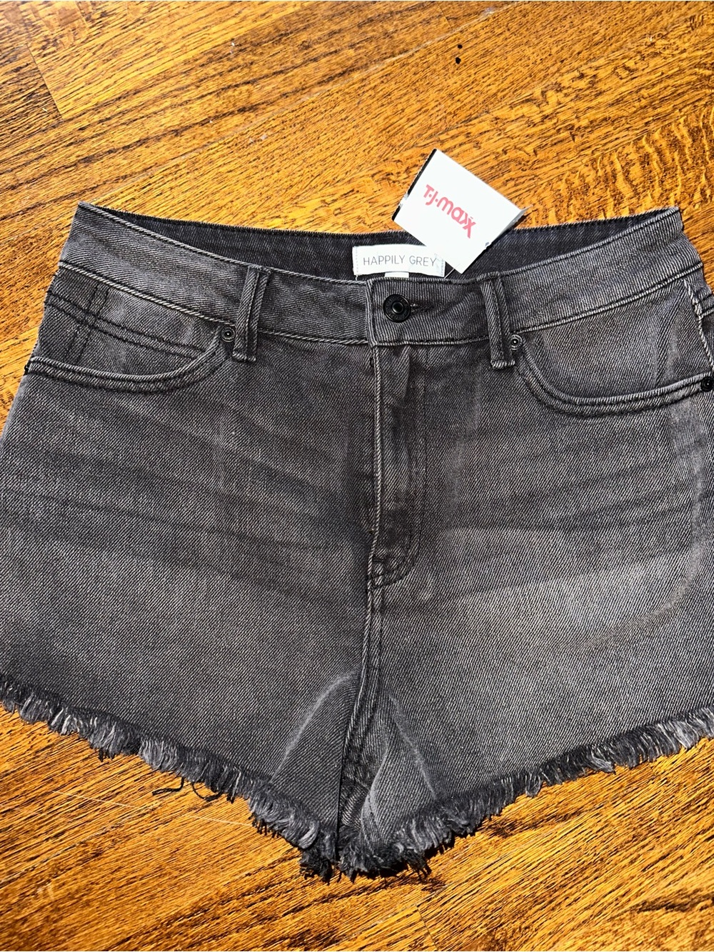 Happily Grey Women's Washed Black Frayed Hem Denim Shorts - NWT Size 7/28